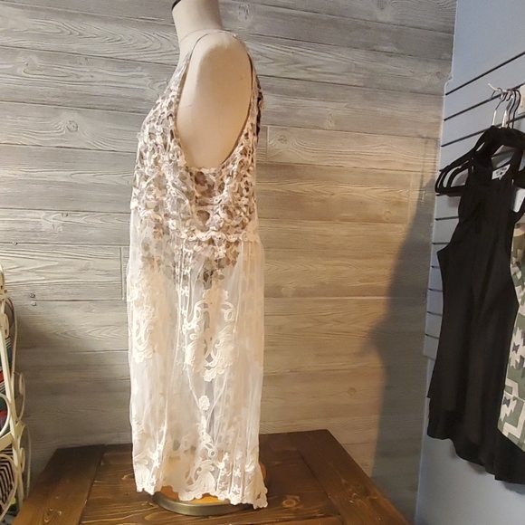 Origami Lace Vest - Picture 3 of 6